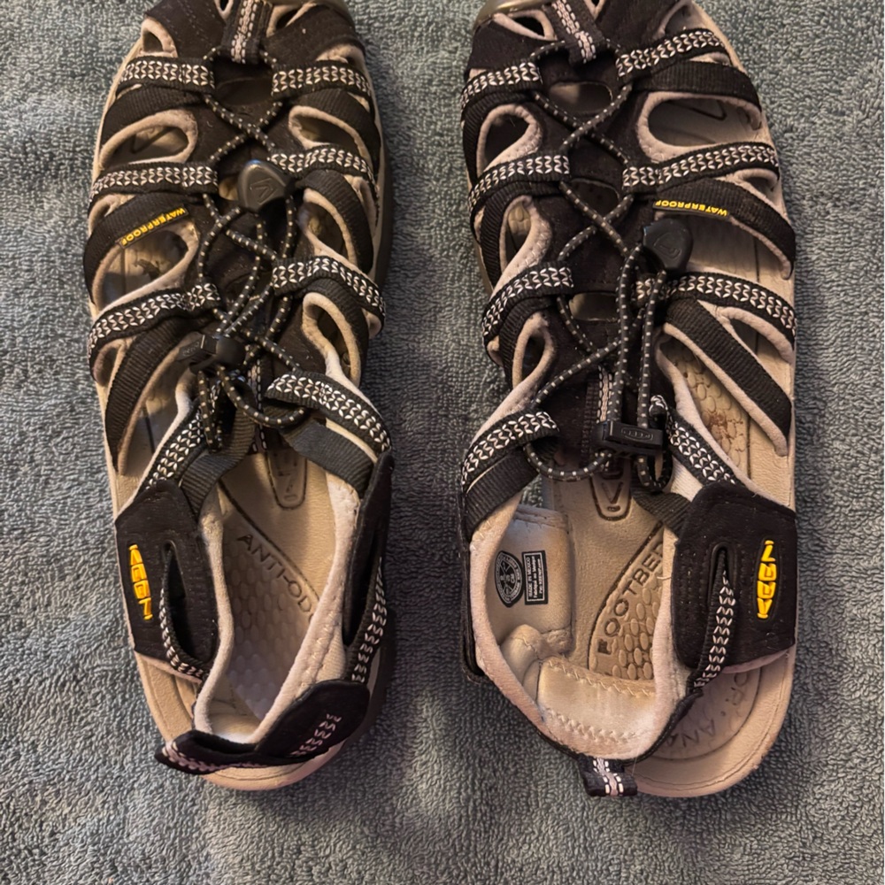 Keen Black and Gray waterproof Hiking Sandals. Size 9. EC